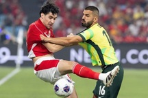 Tuyển Indonesia thảm bại trước Australia: Bi kịch "không biết mình là ai"