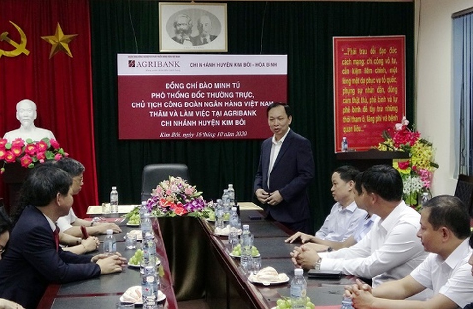 Agribank đồng hành cùng ngành ngân hàng, đấu tranh với hoạt động tín dụng đen tại khu vực nông thôn, miền núi - 4 Agribank đồng hành cùng ngành ngân hàng, đấu tranh với hoạt động tín dụng đen tại khu vực nông thôn, miền núi - 4