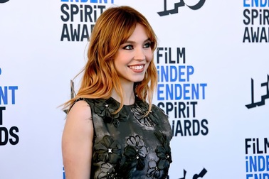 Sydney Sweeney duyên dáng trên thảm đỏ