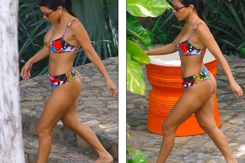 Kourtney Kardashian quyến rũ với áo tắm hai mảnh