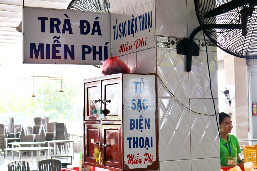 Bí quyết thành tỷ phú của cậu bé bán nem dạo ở bến phà  - 6