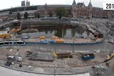 Quá trình xây dựng gara để xe đạp dưới lòng sông