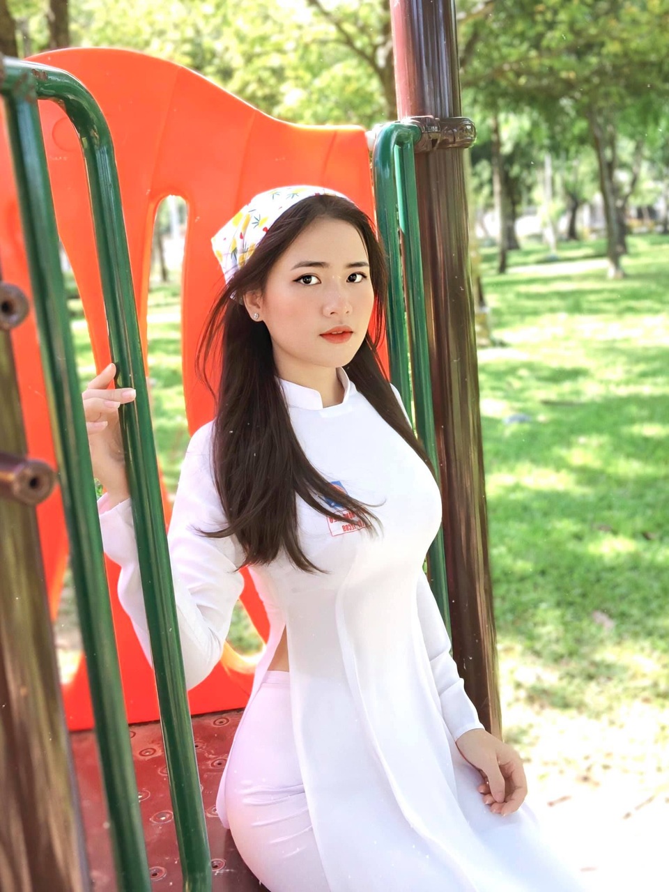 Đăng ảnh chụp ở biển, nữ sinh 2K được dân mạng khen xinh như hoa - 3 Đăng ảnh chụp ở biển, nữ sinh 2K được dân mạng khen xinh như hoa - 3