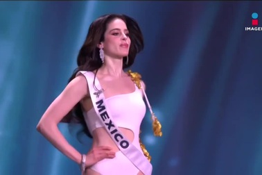 Tân Hoa hậu Hoàn vũ 2025 trình diễn áo tắm