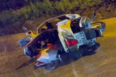 Cô giáo mầm non tử vong sau va chạm, tài xế ô tô lái xe bỏ đi