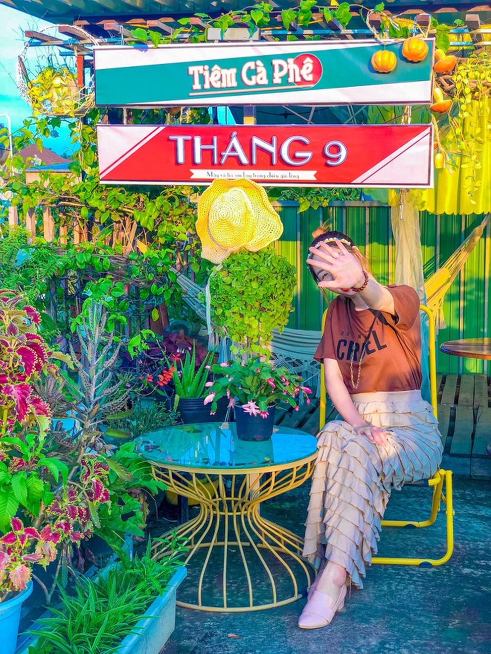 Mê mẩn góc trốn dịch xanh mát trên sân thượng của nhiều gia đình Việt - 10 Mê mẩn góc trốn dịch xanh mát trên sân thượng của nhiều gia đình Việt - 10