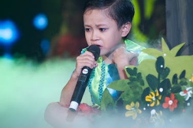 Giám khảo “nức nở” vì giọng hát của cậu bé 9 tuổi 