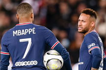 Kylian Mbappe sử dụng "chiêu bẩn", đẩy Neymar rời PSG
