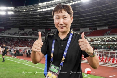 Báo Indonesia: “HLV Kim Sang Sik hưởng lợi khi Shin Tae Yong bị sa thải”