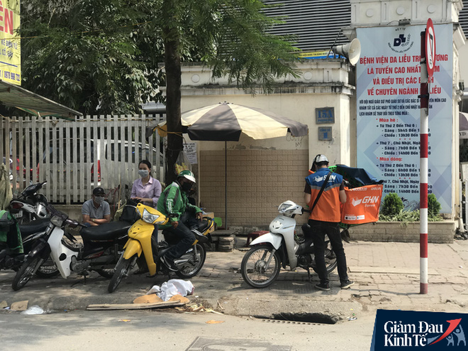 “Cày cuốc” dưới nắng nóng gay gắt, shipper đạt doanh thu gấp đôi ngày thường - Ảnh 5.
