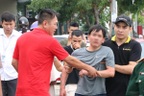 Chủ gara thất thần khi ô tô khách gửi sửa cháy trơ khung