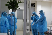 Tất cả bác sĩ khám cho bệnh nhân 35 đều âm tính với SARS-CoV-2