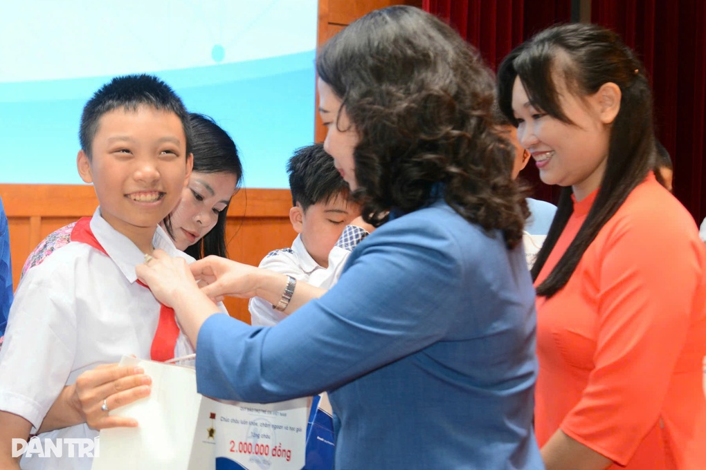 Phó Chủ tịch nước: Không để trẻ em thiếu an toàn trên không gian  mạng - 3