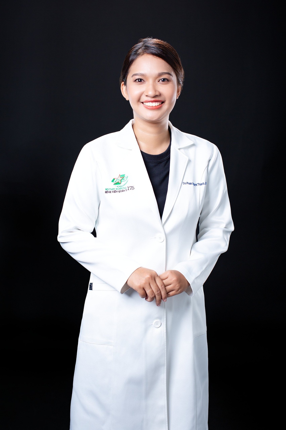 Nữ thiếu úy, bác sĩ là công dân trẻ tiêu biểu TPHCM, từng tới 20 quốc gia - 1 Nữ thiếu úy, bác sĩ là công dân trẻ tiêu biểu TPHCM, từng tới 20 quốc gia - 1