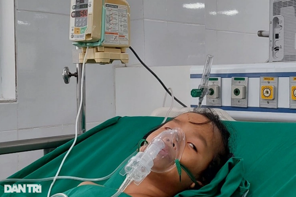 Bé gái 8 tuổi thập tử nhất sinh sau khi ngã xuống sông, bị cuốn vào cống - 5 Bé gái 8 tuổi thập tử nhất sinh sau khi ngã xuống sông, bị cuốn vào cống - 5