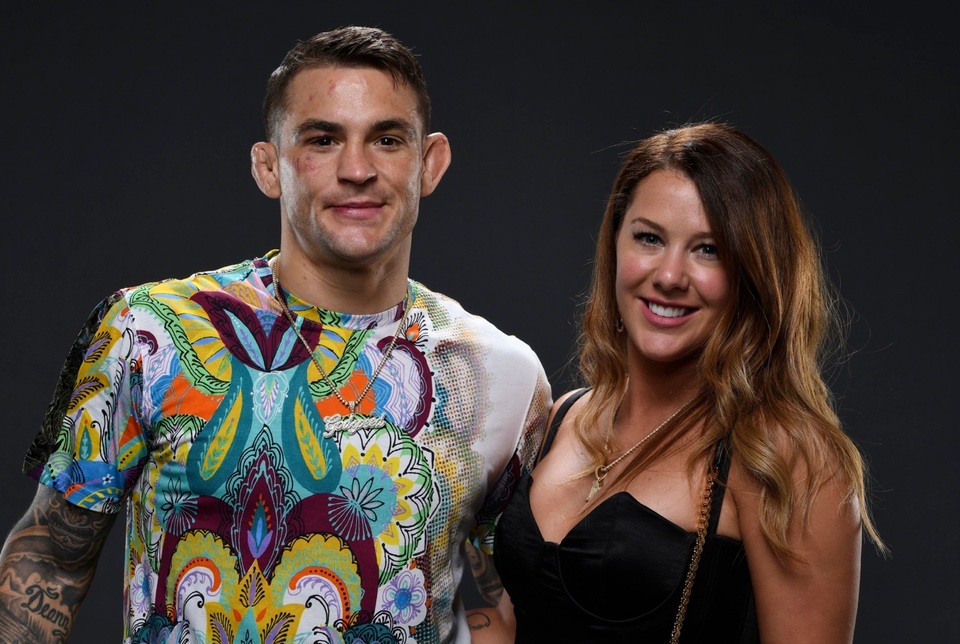 Bị hạ đo ván, Conor McGregor vẫn được bà xã đối thủ... cảm ơn - 1 Bị hạ đo ván, Conor McGregor vẫn được bà xã đối thủ... cảm ơn - 1