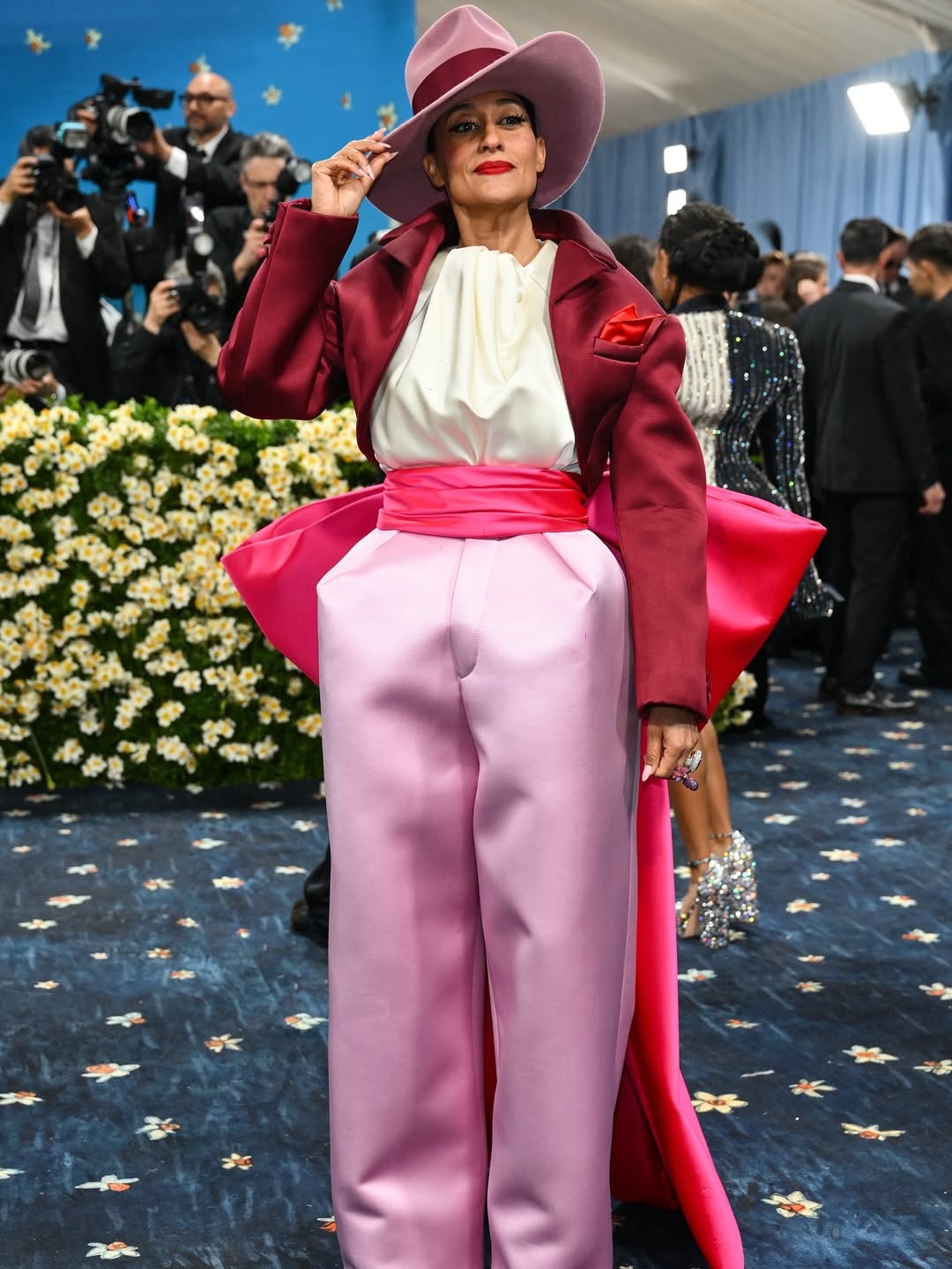 Để xuất hiện vài phút tại Met Gala, dàn sao đã chuẩn bị cầu kỳ thế nào? - 16 Để xuất hiện vài phút tại Met Gala, dàn sao đã chuẩn bị cầu kỳ thế nào? - 16