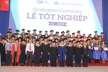 ĐH Bách khoa TPHCM khen thưởng 55 cử nhân, thạc sĩ tốt nghiệp xuất sắc