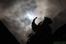 Ngắm nhật thực ở Hà Nội