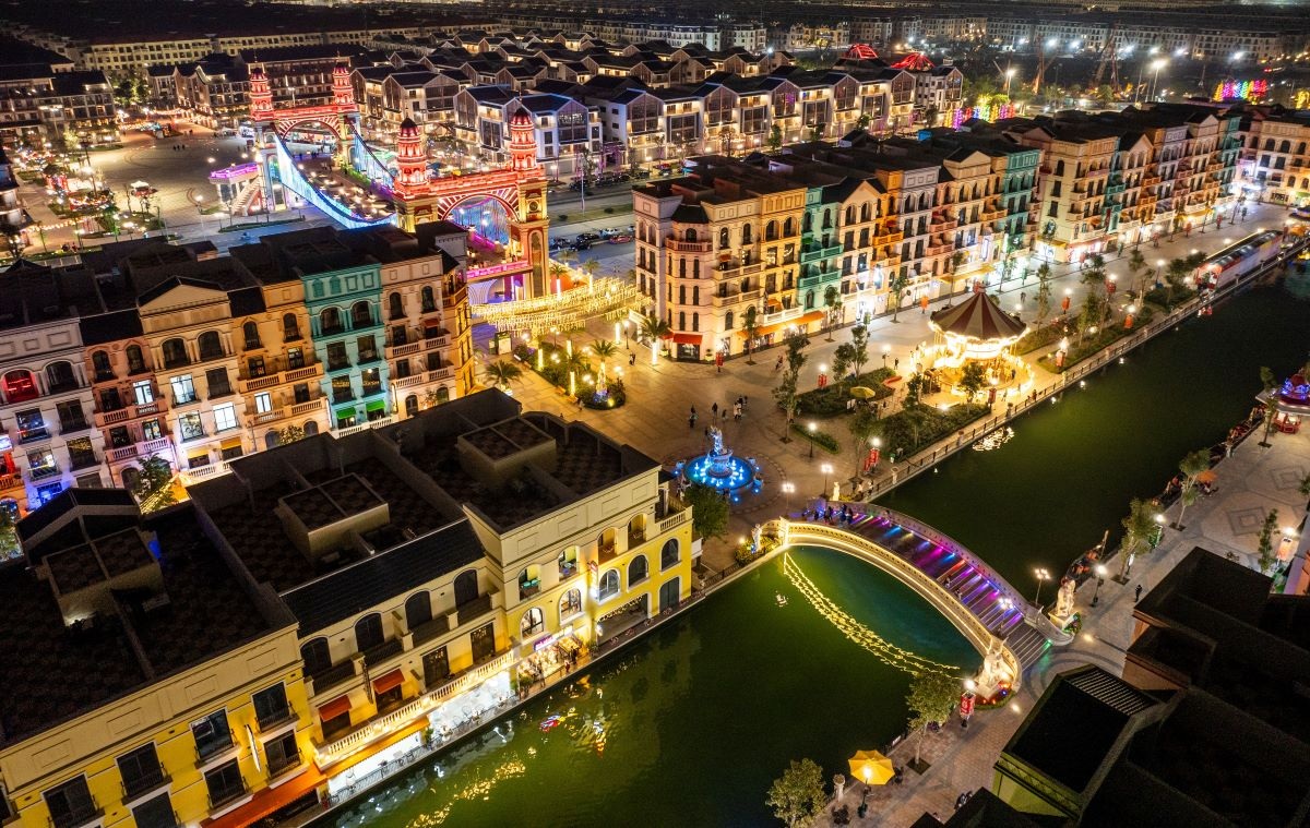 A força de atração leva os investidores para o leste da capital - 1 Lực kéo thu hút giới đầu tư về phía Đông Thủ đô - 1