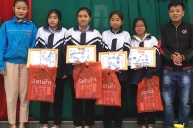 Nhiều học sinh nhặt được tiền, vàng trả lại cho người đánh rơi