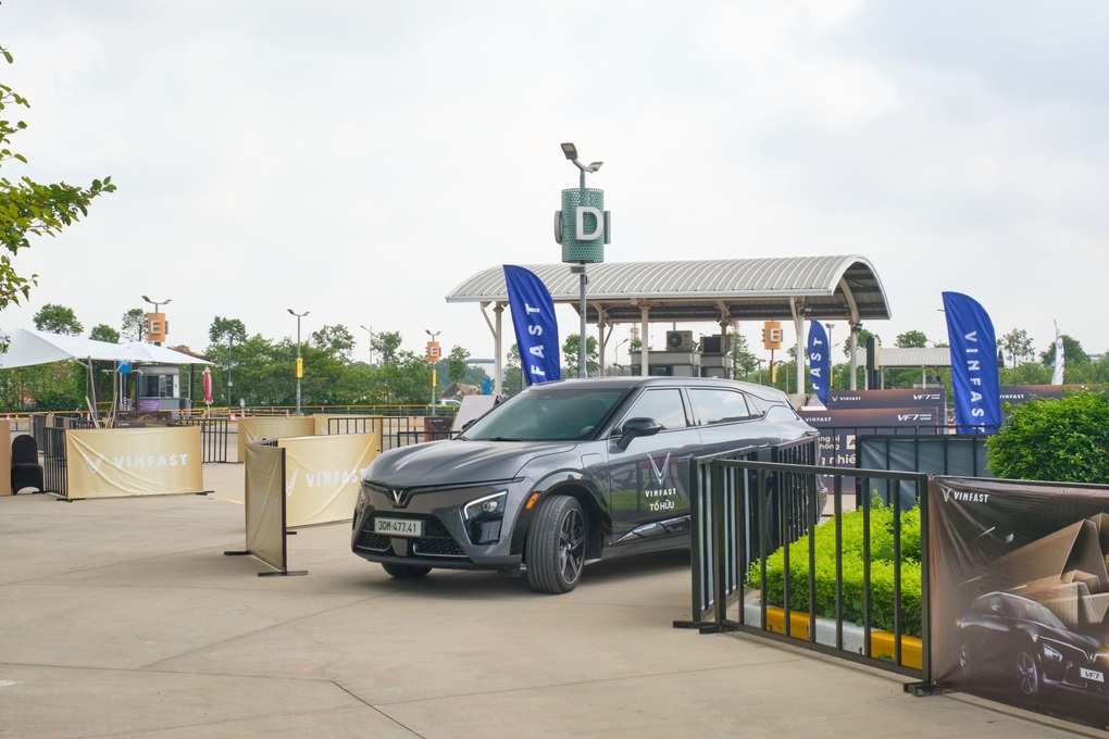 Lái thử VF 7, nhiều người đánh giá cao khả năng vận hành - 3 Lái thử VF 7, nhiều người đánh giá cao khả năng vận hành - 3