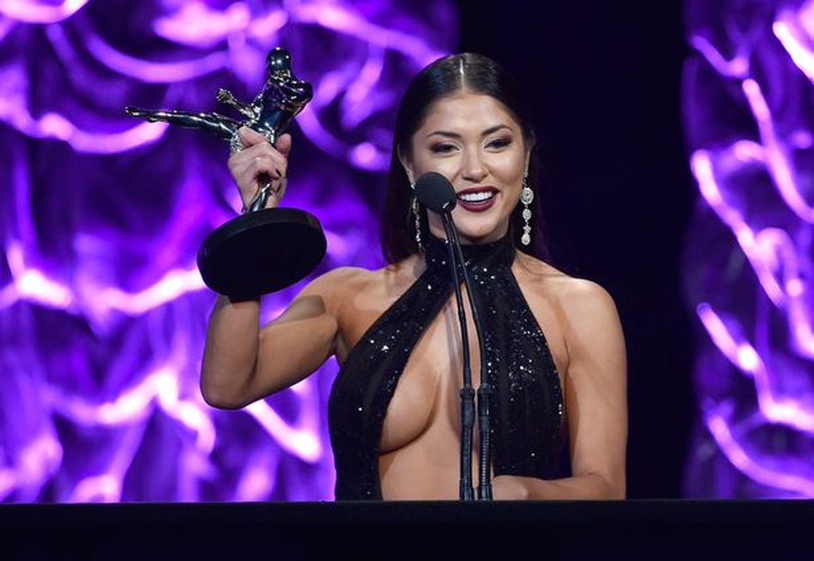 Arianny Celeste: Võ sĩ giàu có và xinh đẹp của giải UFC - 2