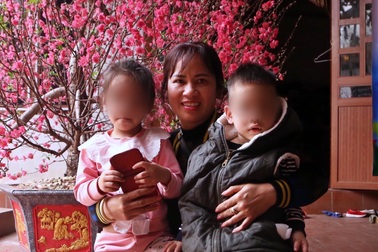 Người nhìn thấy 2 chị em bị bỏ rơi ở bờ đê mong nhận các cháu làm con nuôi