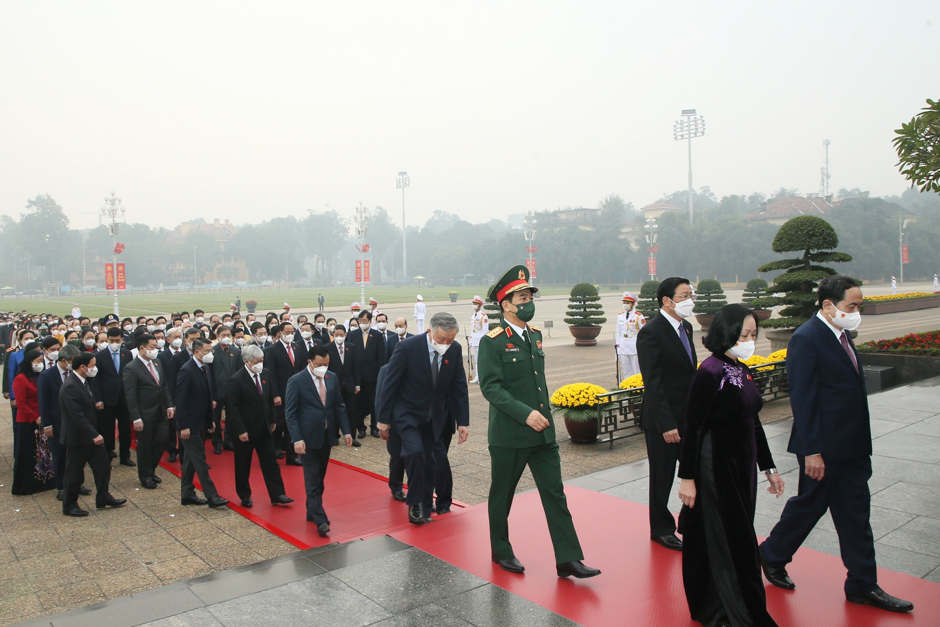 Lãnh đạo Đảng, Nhà nước, đại biểu Quốc hội viếng Lăng Chủ tịch Hồ Chí Minh - 4