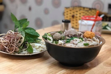 Hà Nội: Ăn hết bát bún mới thấy vật lạ, khách bức xúc vì thái độ nhân viên