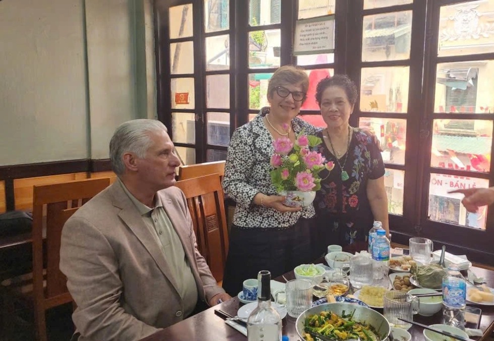 Chuyện bữa trưa với nem rán, chả cá của Chủ tịch Cuba và Phu nhân ở Hà Nội - 1 Chuyện bữa trưa với nem rán, chả cá của Chủ tịch Cuba và Phu nhân ở Hà Nội - 1