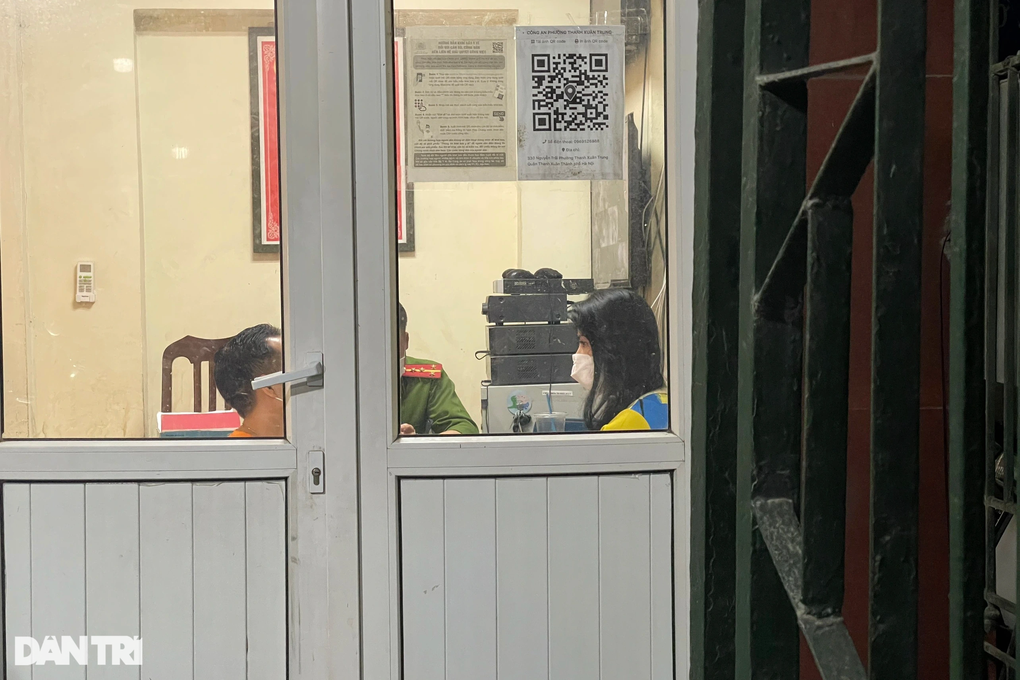 Cô gái xinh đẹp khỏa thân đi dưới lòng đường Nguyễn Trãi - 3 Cô gái xinh đẹp khỏa thân đi dưới lòng đường Nguyễn Trãi - 3