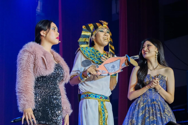 "Đặc sản trường Báo" trình diễn cuốn hút trong đêm hội chào tân sinh viên