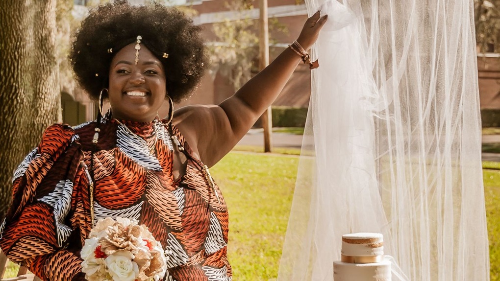 Lạ lùng những người phụ nữ Mỹ kết hôn với... chính mình - 3