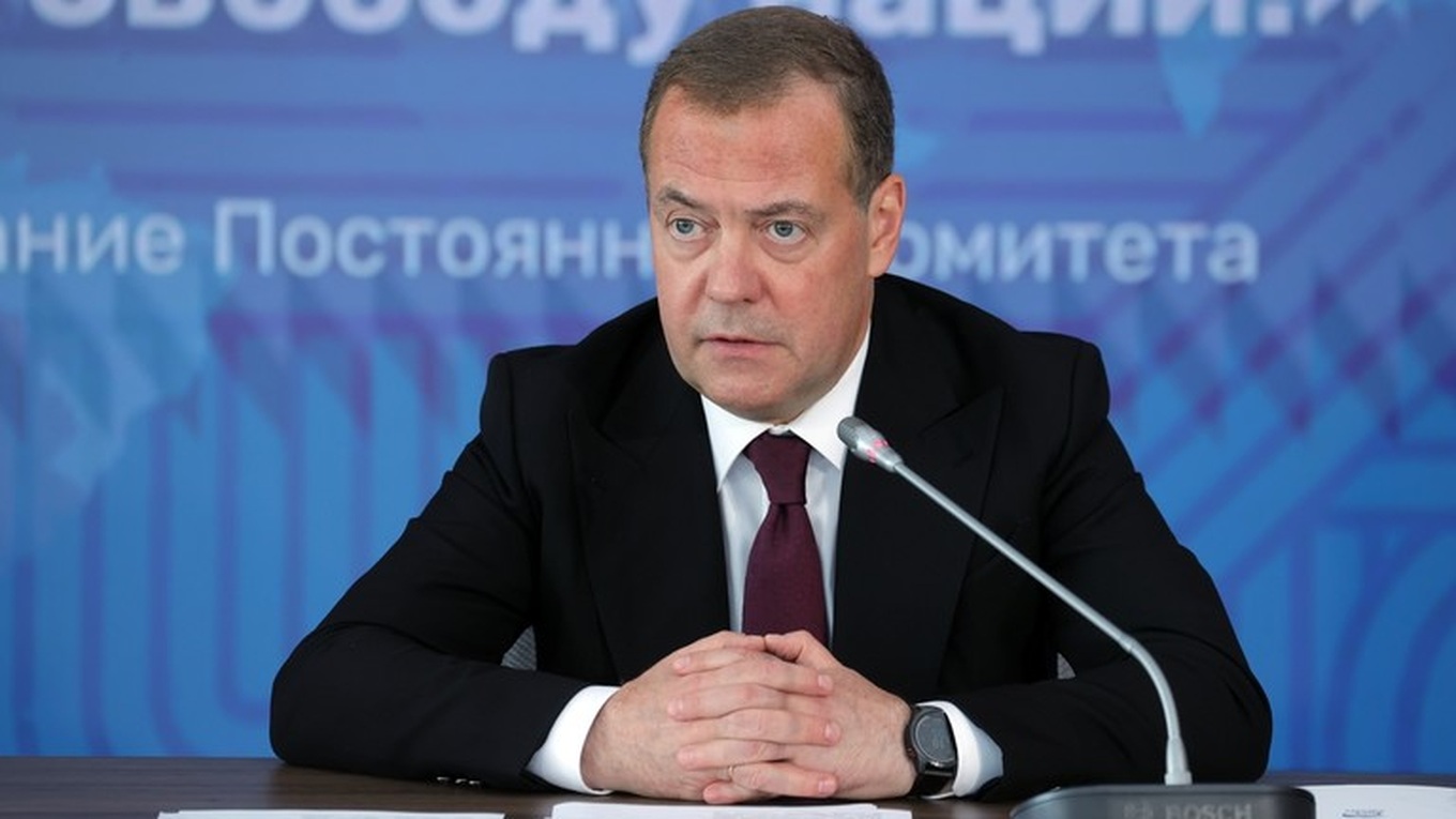 medvedevsputnik-1718640545705.jpg