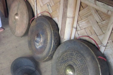 Đào được 8 chiêng đồng khi đi làm rẫy