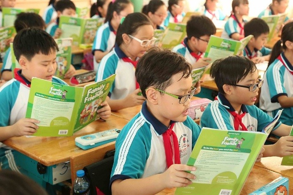Cận thị học đường: Ảnh hưởng lâu dài đến sức khỏe và cuộc sống của trẻ - 1 Cận thị học đường: Ảnh hưởng lâu dài đến sức khỏe và cuộc sống của trẻ - 1