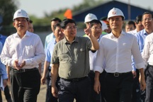 Thủ tướng Phạm Minh Chính khảo sát đại công trường Vành đai 3 dịp Tết