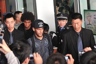 Dứt áo rời Barcelona, Neymar khăn gói sang… Trung Quốc