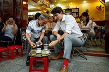 Những lãnh đạo nước ngoài “mê mẩn” ẩm thực bình dân Việt Nam