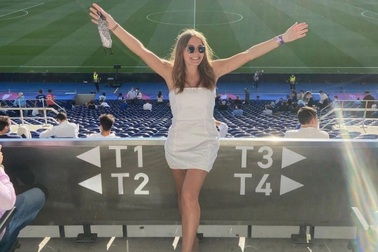 Nhan sắc đầy quyến rũ của người dẫn chương trình CLB Chelsea