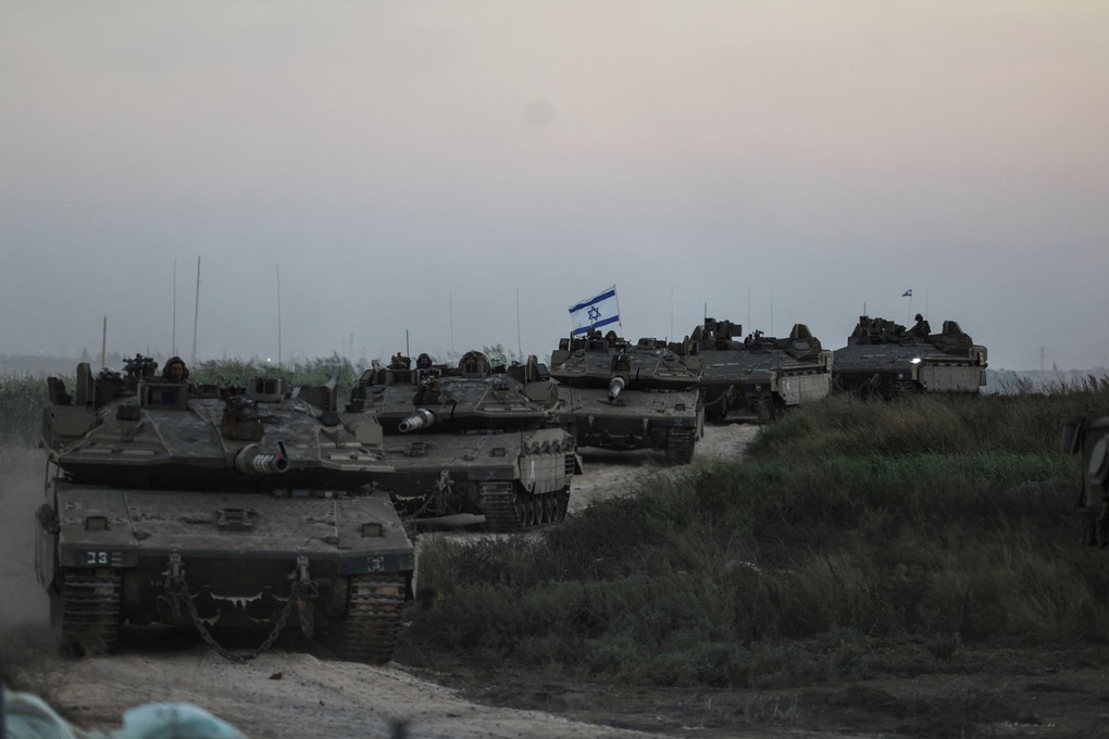 Israel dồn xe tăng áp sát, pháo kích Gaza mỗi 30 giây - 1 Israel dồn xe tăng áp sát, pháo kích Gaza mỗi 30 giây - 1