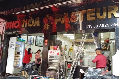 Truy tố nhóm giang hồ “khủng bố” quán phở Hòa