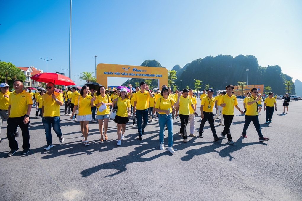 Con người là yếu tố nền tảng cho sự phát triển của PVcomBank - 2 Con người là yếu tố nền tảng cho sự phát triển của PVcomBank - 2