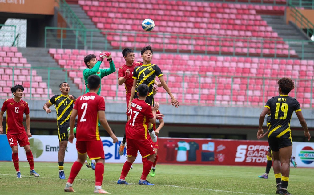 HLV Đinh Thế Nam: U19 Việt Nam gặp vấn đề về tâm lý - 2 HLV Đinh Thế Nam: U19 Việt Nam gặp vấn đề về tâm lý - 2