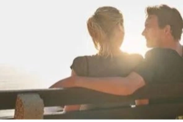 Kết hôn với người đàn ông kém 13 tuổi