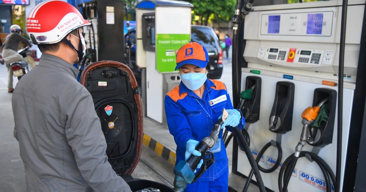 Giá xăng giảm mạnh - 1