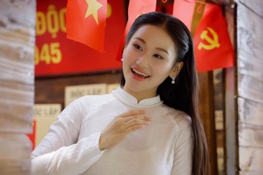 Lê Minh Ngọc hát về niềm hy vọng giữa những ngày mưa lũ