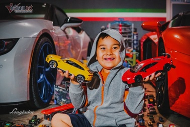 Cậu bé người Việt sở hữu 7.000 "siêu xe" gần tỷ đồng