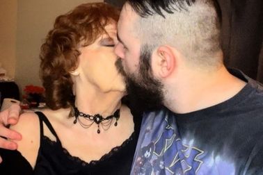 Cuộc sống vợ chồng của chàng trai người Mỹ cưới vợ hơn 54 tuổi